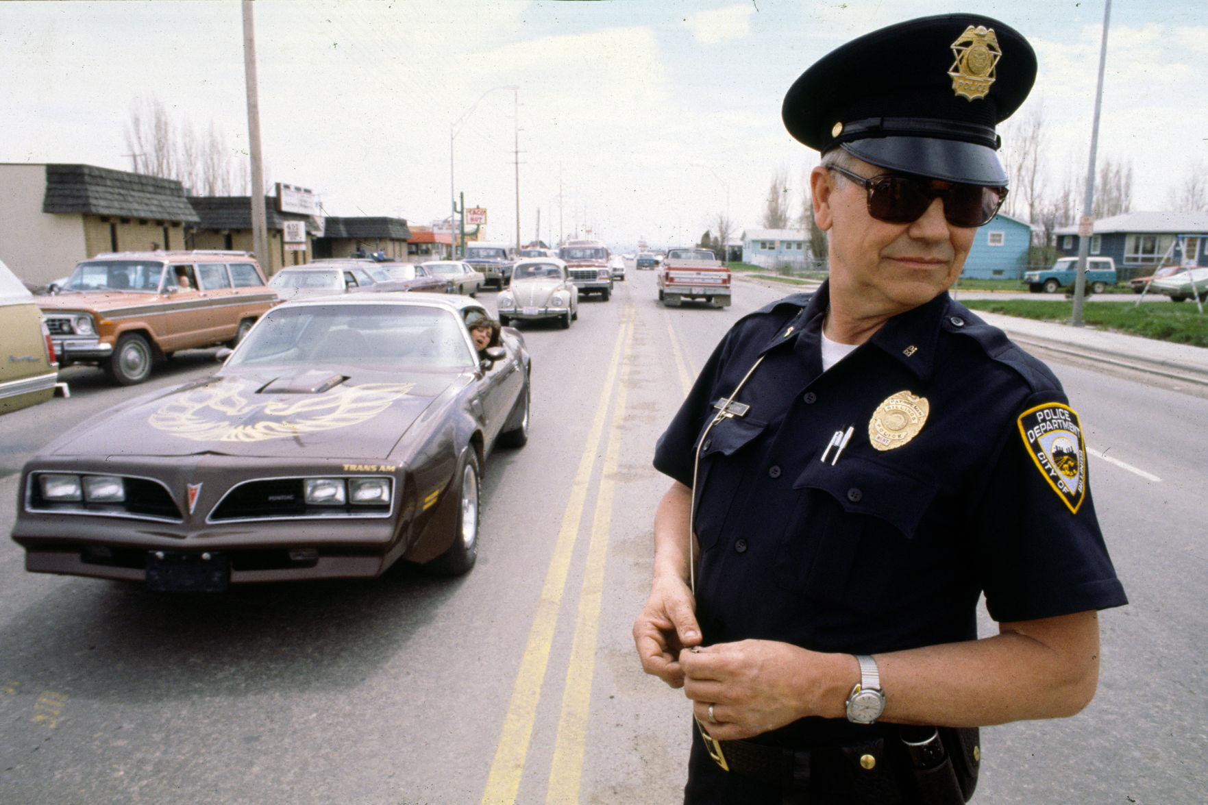 Gas promotion creates traffic jam on 24th Street West, 1979